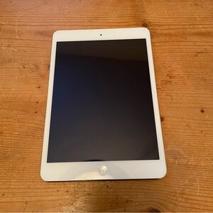 APPLE iPad Mini 2 A1490 2nd Generation Tablet (For Parts, Read Description)